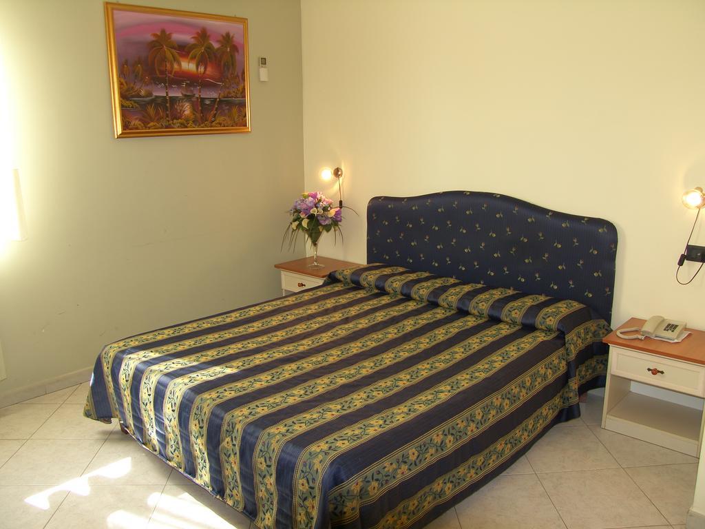 Genius Hotel